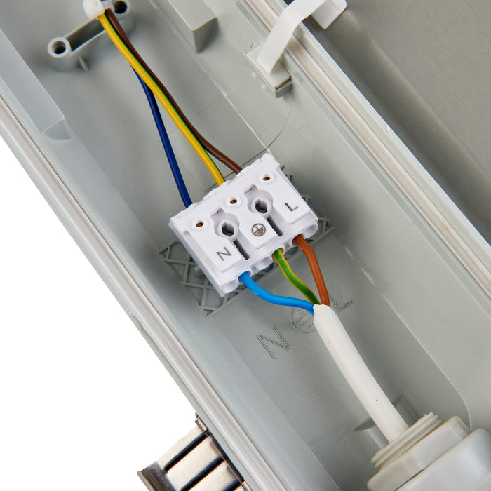Saxby 103265 LED Anti-Corrosive batten 6500K 5FT IP65 24W Frosted pc 24W LED module (SMD 2835) Daylight White - westbasedirect.com