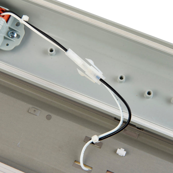 Saxby 103265 LED Anti-Corrosive batten 6500K 5FT IP65 24W Frosted pc 24W LED module (SMD 2835) Daylight White - westbasedirect.com