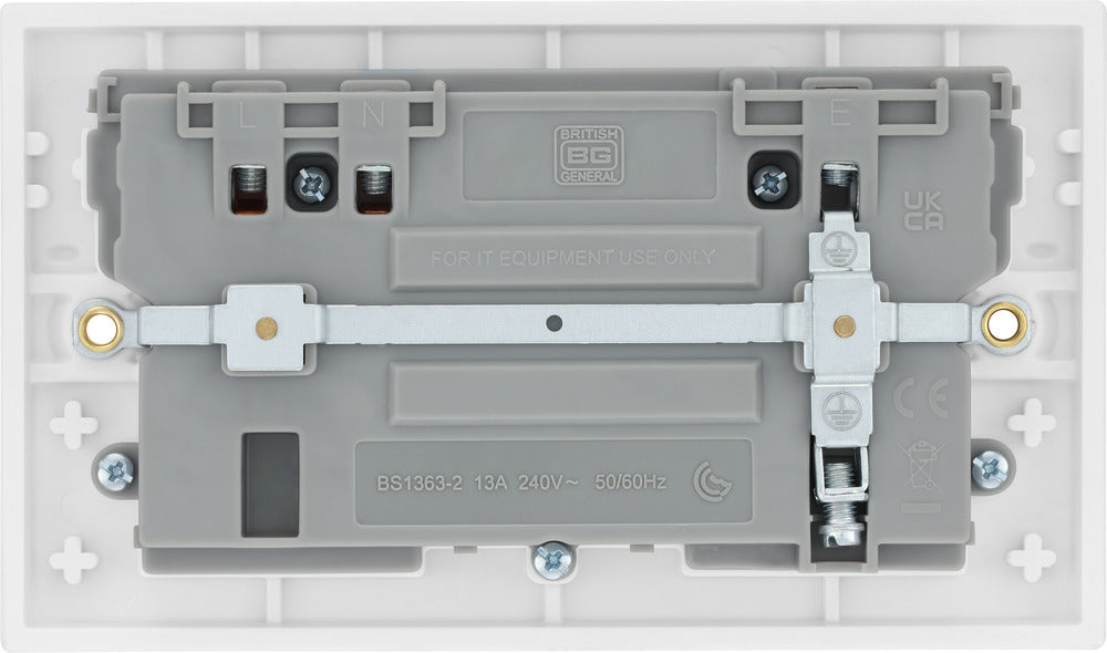BG 922UAC22 White Square Edge 13A Double Switched Power Socket + USB A+C (22W) - westbasedirect.com