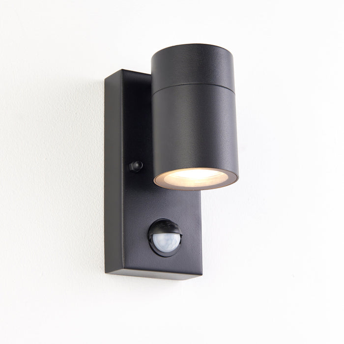 Saxby 121027 Scope GU10 IP65 Aluminium Fixed Single Wall Light with PIR & Photocell - Matt Black (Lamp Not Included)