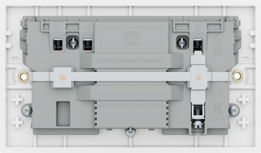 BG 922UCC22 White Square Edge 13A Double Switched Power Socket + 2xUSB-C (22W)