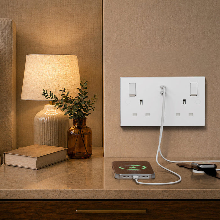 BG 922UCC22 White Square Edge 13A Double Switched Power Socket + 2xUSB-C (22W)