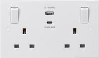 Knightsbridge SN9003 White Square 13A 2G Switched Socket + 2xUSB A+C QC18W / PD45W (Outboard Rockers)