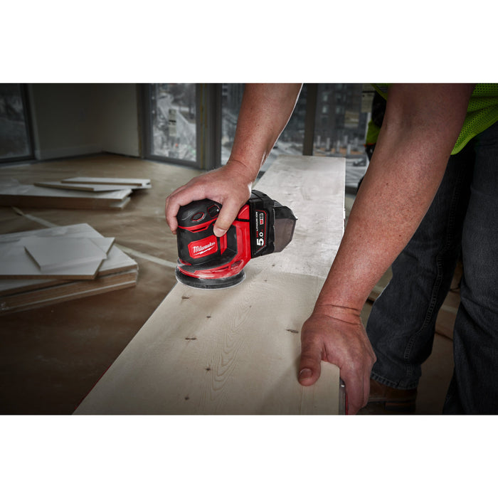 Milwaukee M18BOS125-0+M18B5 Kit - 18V Cordless 125mm Random Orbit Sander + M18B5 5.0Ah Li-ion Battery