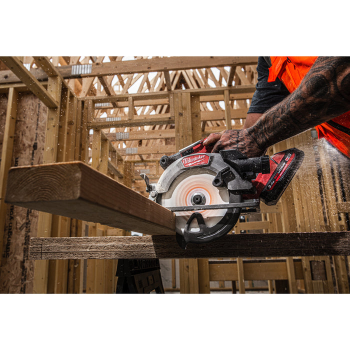 Milwaukee M18FCS552-0+M18B4 Kit - 18V FUEL Cordless 55mm Circular Saw + M18B4 4.0Ah Li-ion Battery