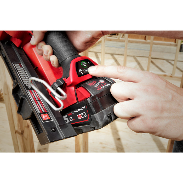 Milwaukee M18FFN-502C+M18B5 Kit - 18V FUEL Brushless 34 Degree Framing Nailer + M18B5 5.0Ah Li-ion Battery & Case