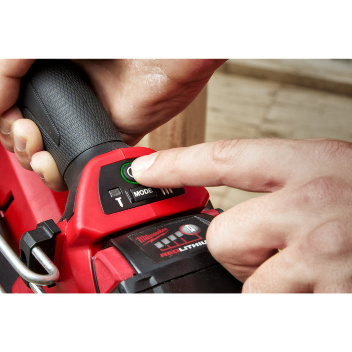 Milwaukee M18FFN21-0C+M18B5 Kit - 18V FUEL Brushless 21 Degree Framing Nailer + M18B5 5.0Ah Li-ion Battery & Case
