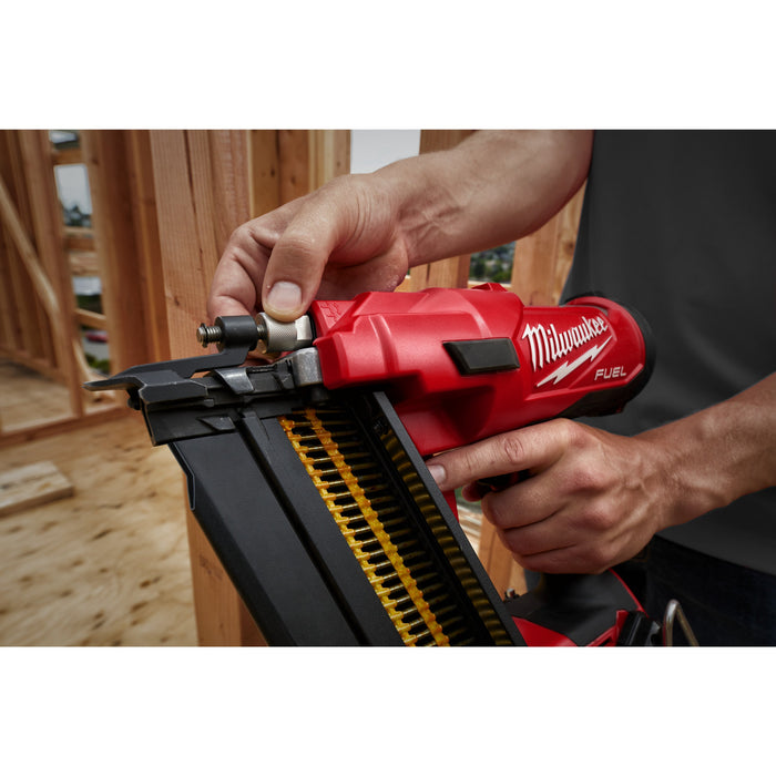 Milwaukee M18FFN21-0C+M18B5 Kit - 18V FUEL Brushless 21 Degree Framing Nailer + M18B5 5.0Ah Li-ion Battery & Case