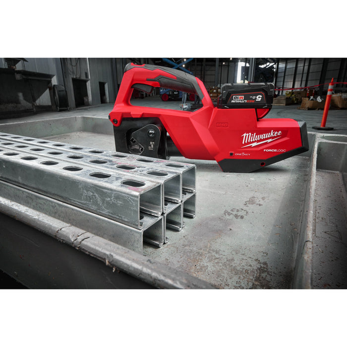 Milwaukee M18STSO-0B+M18B4 Kit - 18V FORCE LOGIC Strut Shear with Tool Bag + M18B4 4.0Ah Li-ion Battery