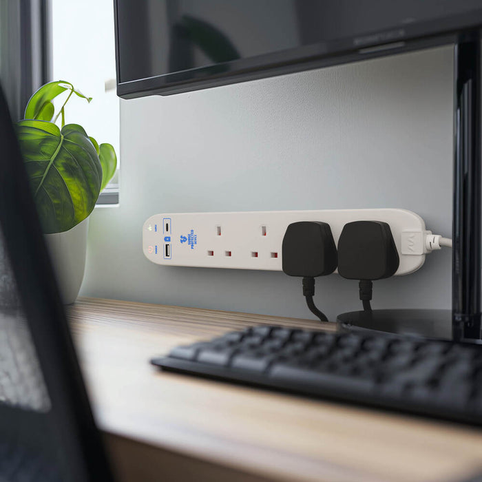 Masterplug SRGUAC1044N 4 Socket 4m 13A Surge Extension Lead + USB A+C White - westbasedirect.com